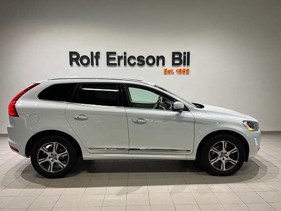 Volvo XC60 2 of 12