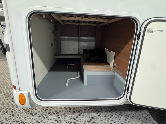 LMC I615 Explorer Sport 14 of 14