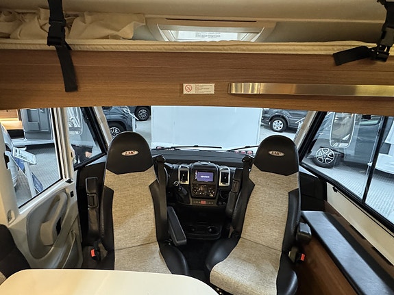 LMC I615 Explorer Sport 5 of 14