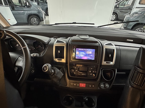 LMC I615 Explorer Sport 4 of 14