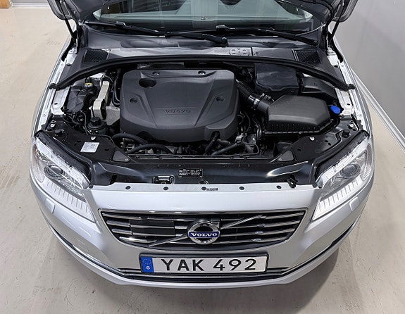 Volvo V70 12 of 19