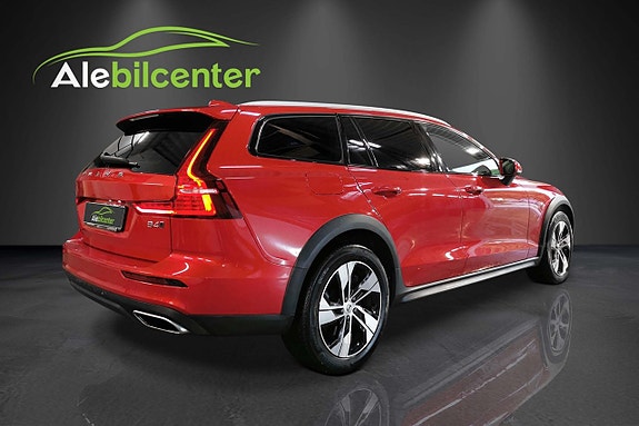 Volvo V60 Cross Country 5 of 13