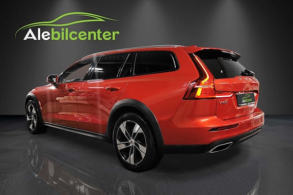 Volvo V60 Cross Country 4 of 13
