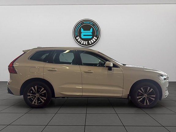 Volvo XC60 2 of 21