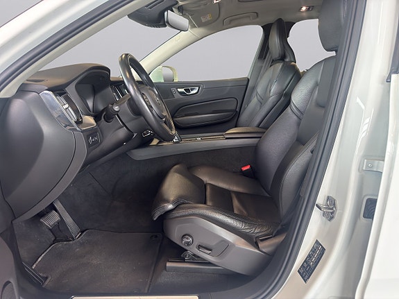 Volvo XC60 11 of 21