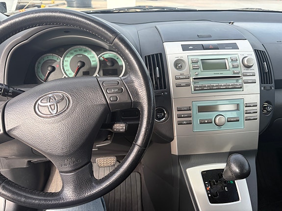 Toyota Corolla Verso 6 of 6