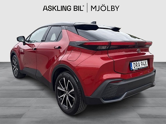Toyota C-HR 2 of 19