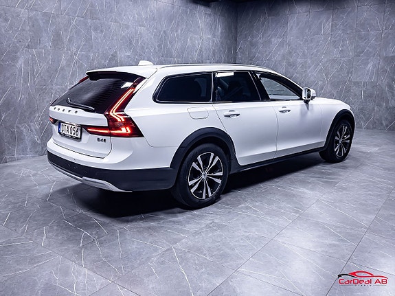 Volvo V90 Cross Country 7 of 30
