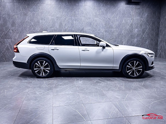 Volvo V90 Cross Country 8 of 30