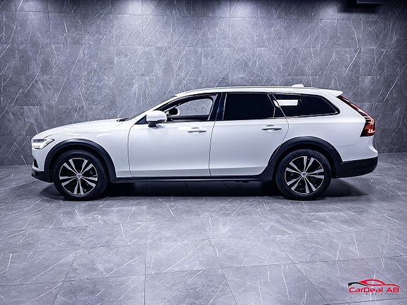 Volvo V90 Cross Country 4 of 30