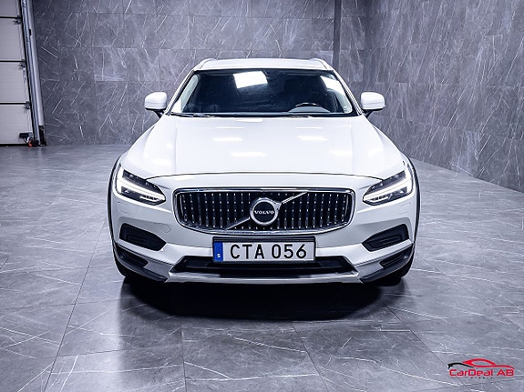 Volvo V90 Cross Country 2 of 30