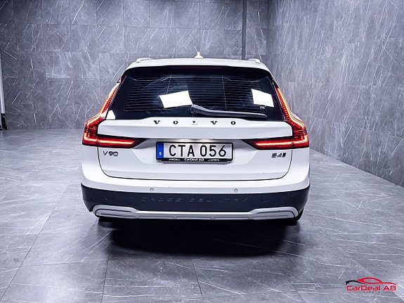 Volvo V90 Cross Country 6 of 30