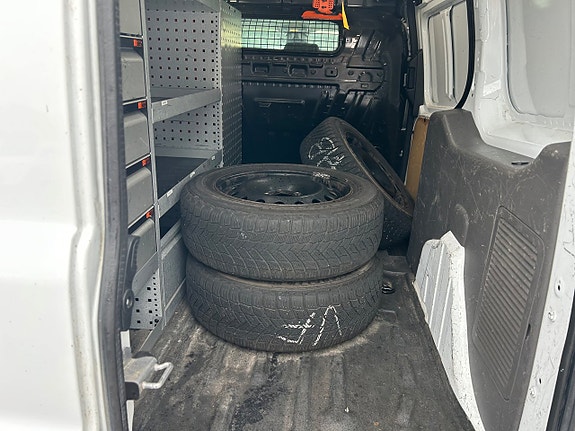 Ford Transit Connect 9 of 13