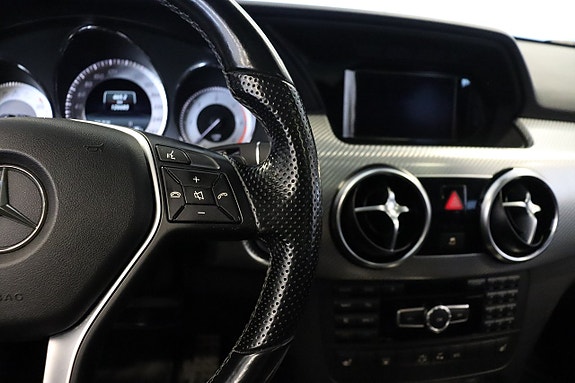 Mercedes-Benz GLK220 9 of 16