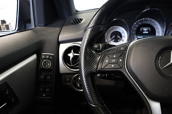 Mercedes-Benz GLK220 8 of 16