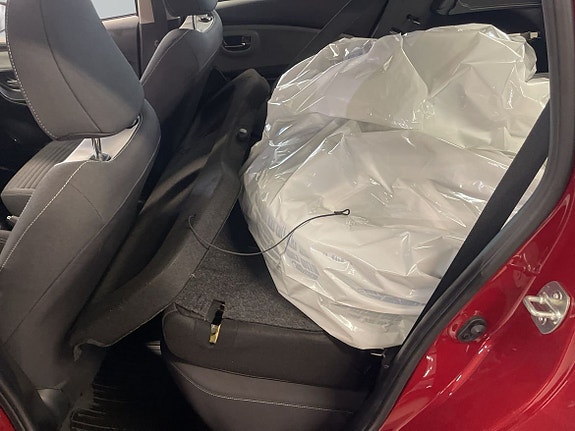 Toyota Yaris 7 of 15