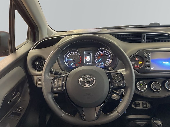 Toyota Yaris 9 of 15
