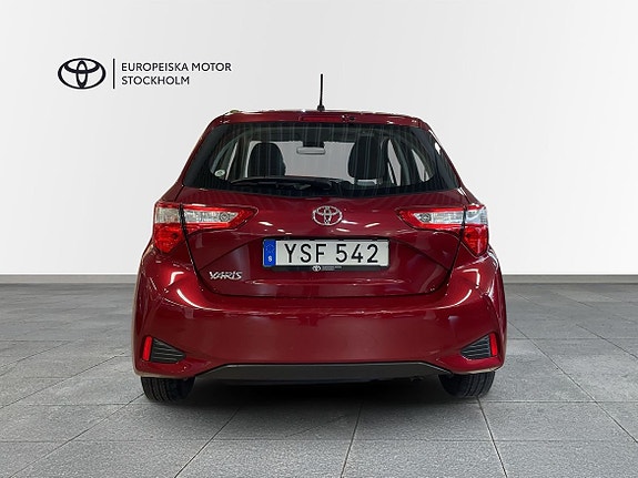 Toyota Yaris 4 of 15