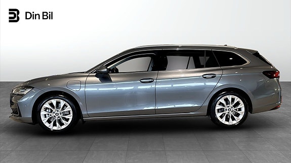 Skoda Superb 2 of 14