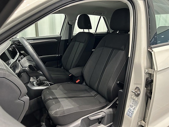 Volkswagen T-Roc 6 of 14