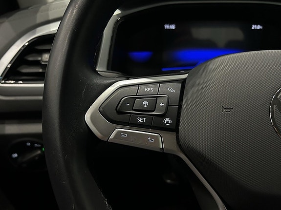 Volkswagen T-Roc 10 of 14