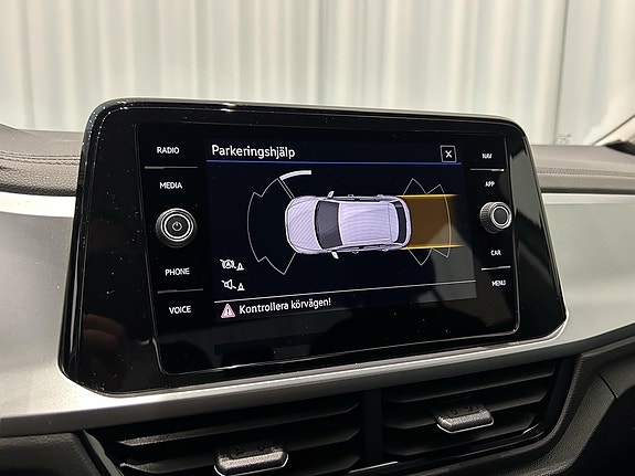 Volkswagen T-Roc 12 of 14