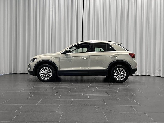 Volkswagen T-Roc 2 of 14
