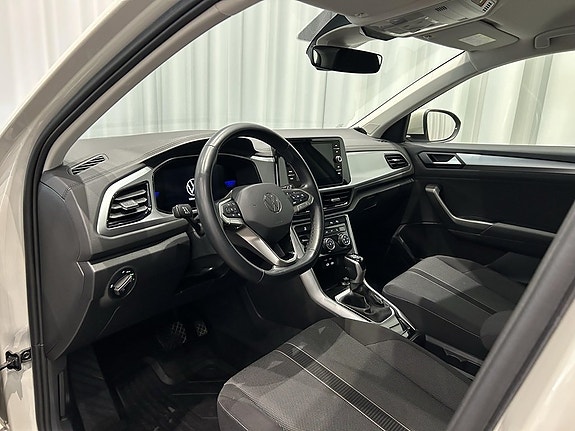 Volkswagen T-Roc 8 of 14