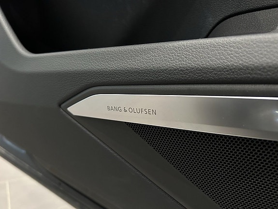 Audi Q8 e-tron 13 of 19
