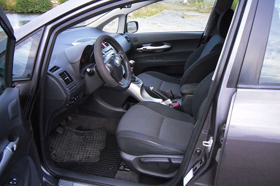 Toyota Auris 3 of 6