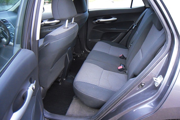 Toyota Auris 4 of 6