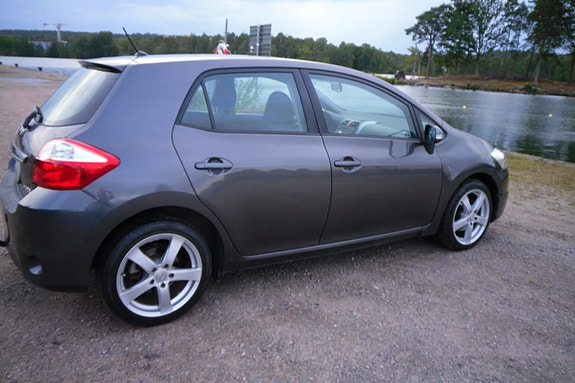 Toyota Auris 2 of 6