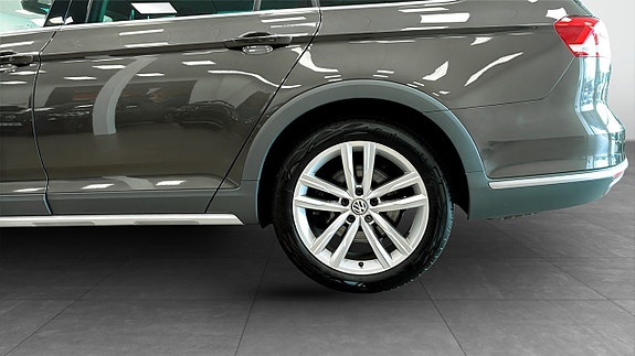 Volkswagen Passat Alltrack 6 of 17