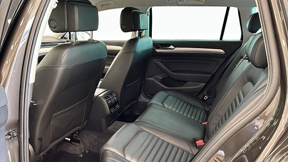 Volkswagen Passat Alltrack 11 of 17
