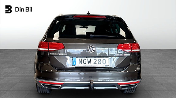 Volkswagen Passat Alltrack 5 of 17