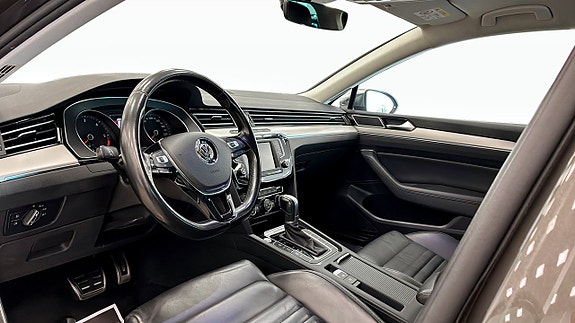 Volkswagen Passat Alltrack 7 of 17