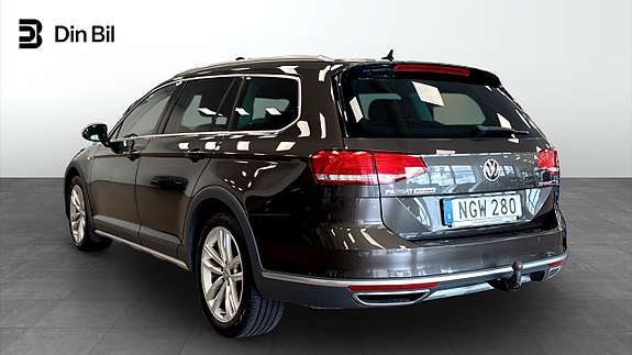 Volkswagen Passat Alltrack 3 of 17