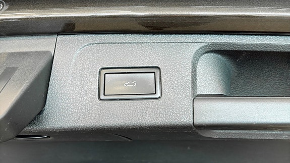 Volkswagen Passat Alltrack 14 of 17