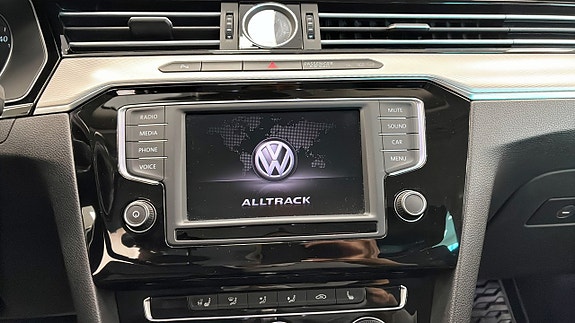 Volkswagen Passat Alltrack 9 of 17
