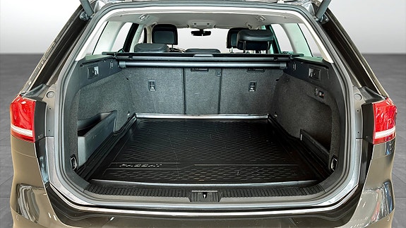 Volkswagen Passat Alltrack 12 of 17