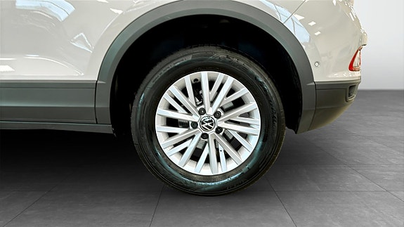 Volkswagen T-Roc 6 of 13