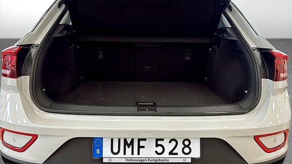 Volkswagen T-Roc 12 of 13