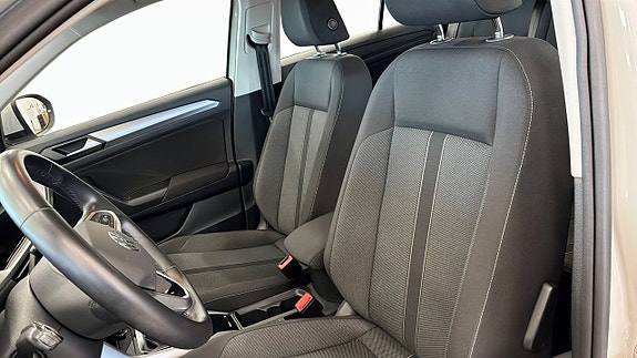 Volkswagen T-Roc 8 of 13
