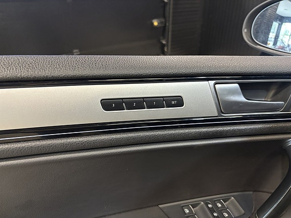 Volkswagen Touareg 10 of 25