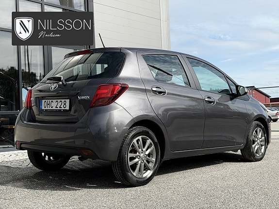 Toyota Yaris 15 of 30
