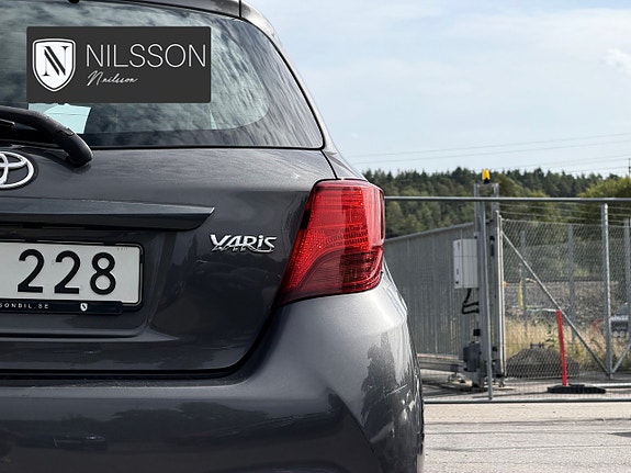 Toyota Yaris 13 of 30