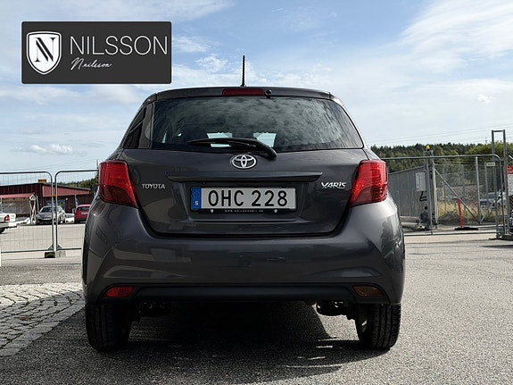 Toyota Yaris 10 of 30