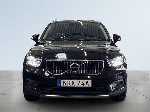Volvo XC40 2 of 26