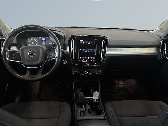 Volvo XC40 15 of 26