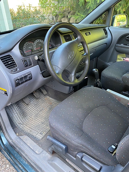 Hyundai Trajet 4 of 6